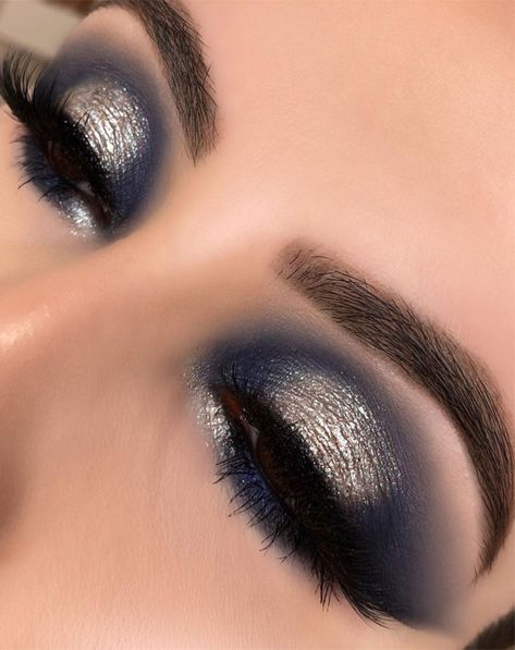 43. Beautiful Dark Blue and Gold Eyeshadow Look Add a sparkly to your look with eye makeup like this! Here we have dark blue... Blue And Gold Eyeshadow, Makeup Looks Dark, Dark Blue Eyeshadow, Navy Eye Makeup, Navy Blue Makeup, Navy Makeup, Gold Eyeshadow Looks, Ball Makeup, Gold Makeup Looks