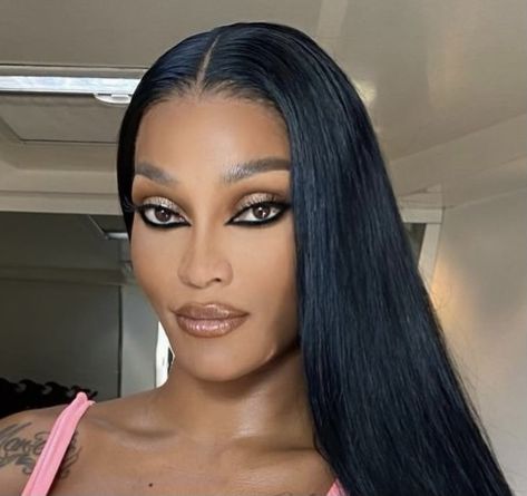 Black Eyeliner Looks Black Women, Feline Eyeliner, Feline Makeup, Bottom Eyeliner, Creative Eyeliner, Smoky Eyeliner, Winged Liner Makeup, Leopard Makeup, How To Do Eyeliner