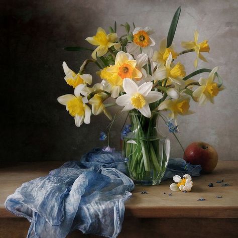 Narcissus Flower, Still Life Flowers, Still Life Photos, Still Life Drawing, Russia City, Oil Painting Flowers, Painting Still Life, Still Life Art, Painting Photos