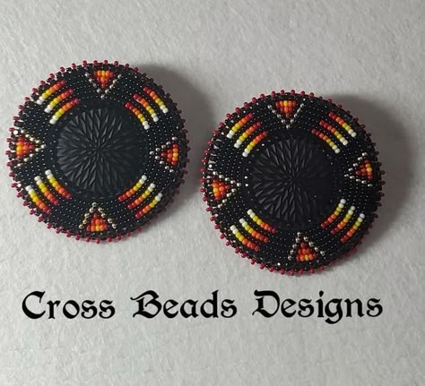 Native American Earrings Patterns, Beaded Madellion, Flat Stitch Beaded Earrings, Beaded Popsocket, Indigenous Earrings, Beaded Earrings Native American, Native Beaded Earrings, Beaded Medallion, Beading Design