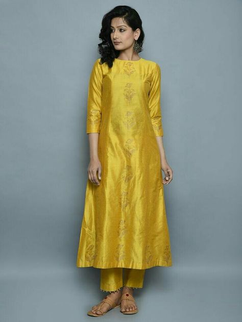 Western Outfits Dress, Bottom Pants Outfit, Suit Material For Women, Indo Western Outfits, Block Printed Kurta, डिजाइनर कपड़े, Silk Kurti Designs, Salwar Pattern, Indian Designer Suits