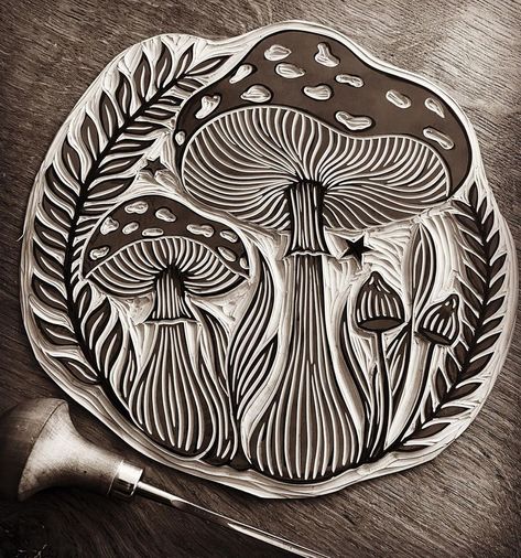 Linocut Art Mushroom, Fall Linocut Art, Etching Ideas Prints, Linocut Sketches, Relief Printmaking Ideas, Lino Mushroom, Sgraffito Mushrooms, Cool Lino Prints, Mushroom Block Print