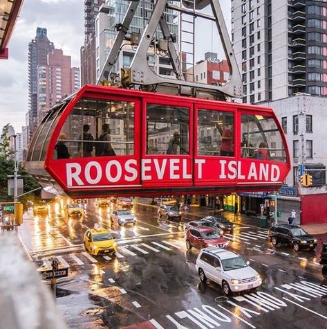 Roosevelt Island Tram, Roosevelt Island Nyc, Nyc Lifestyle, Roosevelt Island, Voyage New York, Autumn In New York, Yacht Party, Book Photo, Manhattan Nyc