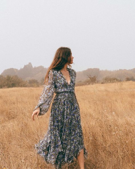 Photo Poses In Midi Dress, Pose With Long Dress, Floral Long Dress Outfit, Long Floral Dress Outfit, Midi Dress Outfit Casual, Long Dress Poses, Boho Dress Winter, Long Sleeve Floral Midi Dress, Sarah Butler