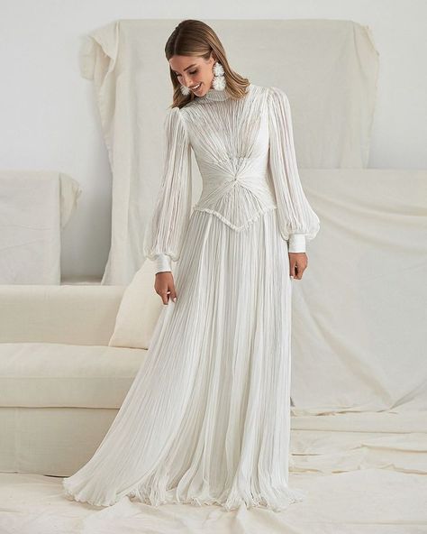 White Modest Dress, Elihav Sasson, Simple Bridal Dresses, Top Wedding Dress Designers, Bride Dress Simple, Dress Sleeves, Soiree Dress, Wedding Dress Guide, Dress Idea