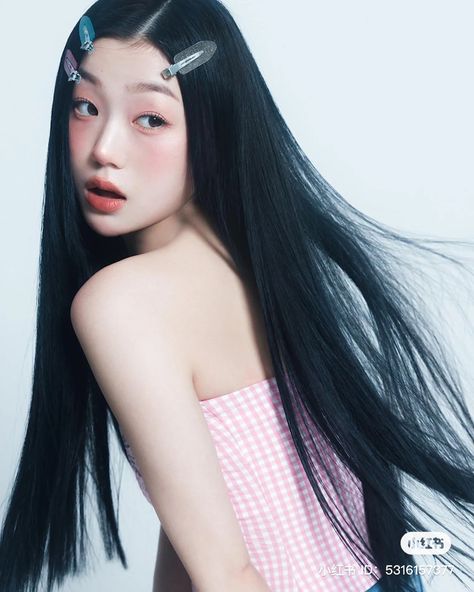 Asian Photoshoot Aesthetic, Kpop Photoshoot Aesthetic, Kpop Photoshoot Concept, Long Hair Photoshoot Ideas, Asian Photoshoot, Photoshoot Concept, Pose Reference Photo, 가을 패션, Cute Makeup