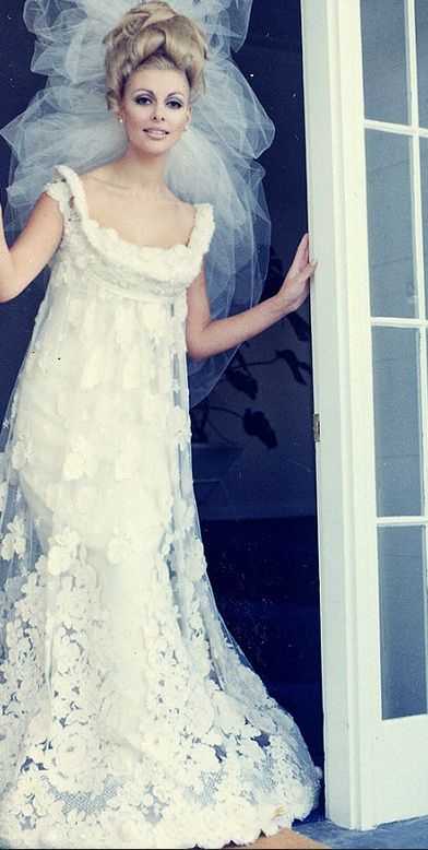 1965 wedding dress Look Gatsby, 1960s Wedding, New Bride, Vintage Wedding Photos, Vintage Weddings, Wedding Gowns Vintage, A Wedding Dress, Vintage Bride, Vintage Bridal