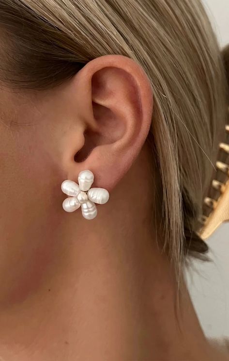 ALV Jewels Pearl Flower Stud Earrings ~ Freshwater Pearl – Show Me Your Mumu Alv Jewels, Flowy Clothing, Flower Stud Earrings, Flower Stud, Jewelry Lookbook, California Style, Pearl Flower, Flower Earrings Studs, Show Me Your Mumu