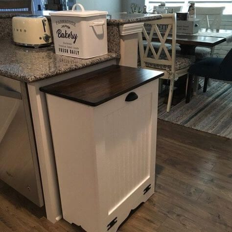 Kitchen Trash Can Ideas, Kitchen Garbage Can Storage, Hidden Trash Can Kitchen, Modern Kitchen Trash Cans, Trash Can Ideas, Wooden Trash Can, Hide Trash Cans, Wood Trash Can, Slim Kitchen