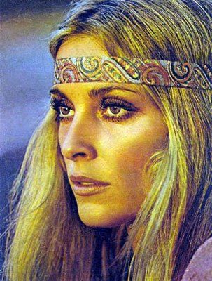 1. unknown 2. Sharon Tate 70s 3. https://back2retro.wordpress.com/2011/06/29/sharon-tate/ 4. unknown Mundo Hippie, Hippie Makeup, 70s Makeup, 60s Hippie, 70s Hair, Hippie Party, Fest Outfits, Fashion 70s, Mode Hippie