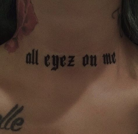 Grey 59 Tats, 2pac Tattoos, Tupac Tattoo, Grunge Tattoos, Herren Hand Tattoos, Grunge Tattoo, All Eyez On Me, Muster Tattoos, Text Tattoo