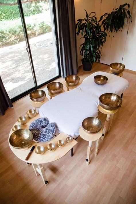 Healing Room Ideas, Reiki Room Ideas, Healing Massage, Massage Room Decor, Massage Therapy Rooms, Reiki Room, Massage Studio, Spa Room Decor, Meditation Studio