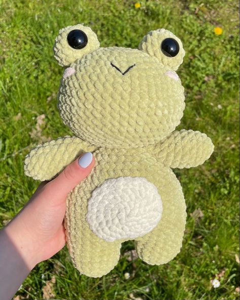 #crochet #crocheting #crochetpattern #pattern #frog #plushies #crochetideas #crochetfrog #häkelanleitung #häkeln #frosch #spring #present #geschenkidee Frog Plushie Crochet Pattern, Crochet Frog Cardigan, Frog Plush Crochet Pattern, How To Crochet A Frog Plushie, Crochet Frog Stuff, Crochet Plush Frog Pattern Free, Crochet Frog Squishmallow Pattern Free, Frog Crochet Plushie, Plushie Knitting Pattern