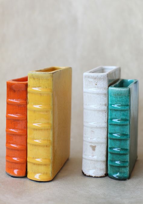 Book Vase Diy, Cute Book Ends, Clay Bookends Diy, Book End Ideas, Clay Book Ends, Air Dry Clay Bookends, Book Ends Aesthetic, Book Ends Ideas, Fun Bookends