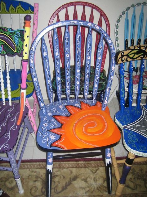 Rancher House, Painted Chairs Diy, Painted Kids Chairs, Boho Bench, Paint Chairs, Reupholstered Chairs, Painted Wooden Chairs, Chalk Paint Chairs, Painted Bar