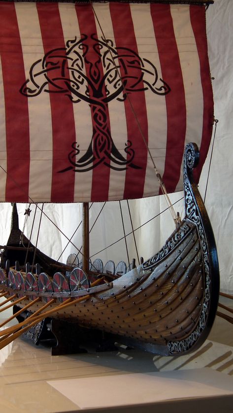 Oseberg vikingaskepp 1:15 scratchbygge -- del 5 - Fartyg - Modellbygge iFokus Viking Ship Model, Vikings Ship, Oseberg Ship, Viking Boats, Escudo Viking, Viking Longboat, Viking Boat, Viking Ships, Arte Viking