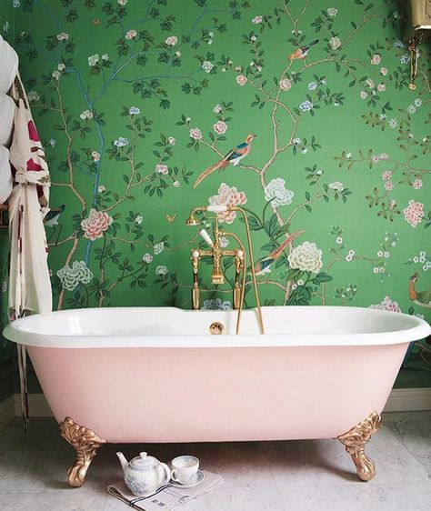 Screen Shot 2017-10-10 at 11.48.21 PM - The House That Lars Built Gournay Wallpaper, De Gournay Wallpaper, Toilette Design, Poppy Delevingne, Chinoiserie Wallpaper, Gorgeous Bathroom, London House, Bathroom Wallpaper, Bath Tub