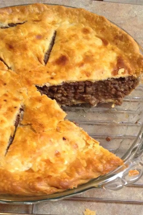 This meat pie is a quick and easy meat pie recipe! Bake the best meat pie using potato, ground beef, and ground pork. You will love baking this French meat pie recipe for an easy dinner! Ground Meat Pie, Bisquick Meat Pie, Dinner Pies Recipes Meat, Individual Meat Pies Ground Beef, Hamburger Meat Pie Recipes, Ground Beef Pie Recipes For Dinner, Ground Beef Meat Pie Recipes, Pillsbury Meat Pies, Beef Meat Pie Recipe