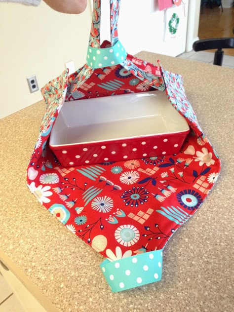 Friday Favorites No. 320 — Crafty Staci Casserole Carriers, Casserole Carrier, Beginner Sewing Projects Easy, Costura Diy, Sew Ins, Sew Easy, Things To Sew, Creation Couture, Sewing Lessons