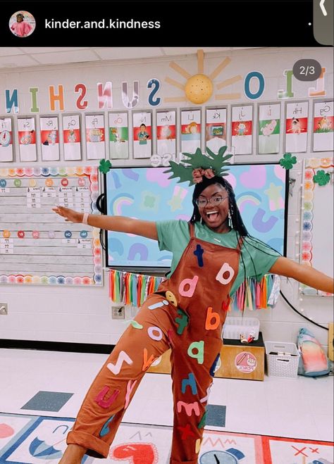 Chicka Chicka Boom Boom Halloween Costume, Halloween Teacher Ideas Costume, Ms Frizzle Teacher Outfits, Boom Chicka Boom Costume, Diy Chicka Chicka Boom Boom Costume, Teacher Spirit Week Outfits, Chica Chica Boom Boom Costume, Chicks Chicka Boom Boom Costume, Daycare Teacher Costume Ideas