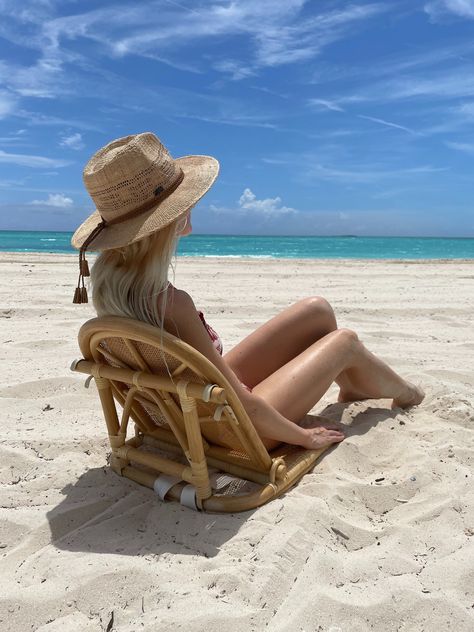 Best Beach Poses, Rattan Beach Chair, Beach Chairs Portable, Beach Inspired Decor, Poses By Yourself, Rattan Lounge Chair, Beach Poses By Yourself, Solo Photo, Dream Beach