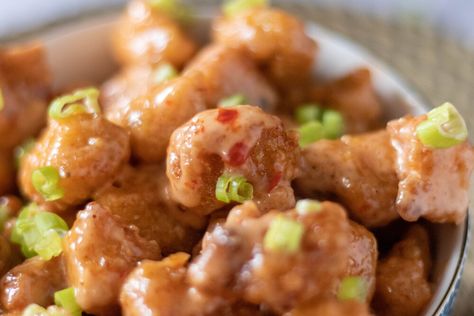 Vegan Crispy Bang Bang Shrimp Healthy Recipes Shrimp, Diy Kids Bookshelf, Bang Bang Tofu, Popcorn Tofu, 86 Eats, Shrimp Tofu, Vegan Shrimp, Pescetarian Recipes, Bang Bang Shrimp