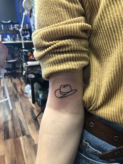 my lil cowboy hat Country Hat Tattoo, Small Cowboy Hat Tattoo, Tattoo Cowboy Hat, Country Tattoo Ideas, Western Tattoo Ideas, Country Tattoo, Cowboy Boot Tattoo, Cowboy Hat Tattoo, Western Tattoo