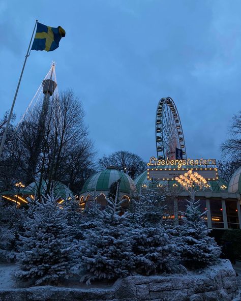 Scandinavian City Aesthetic, Living In Sweden Aesthetic, Living In Sweden, Sweden Aesthetic Winter, Gothenburg Aesthetic, Stockholm Sweden Aesthetic, Stockholm Christmas, Sweden Holiday, Christmas In Sweden