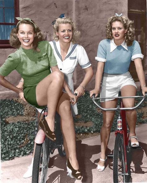 40s Fashion, 40s Mode, 1950s Shorts, The Sartorialist, Mode Retro, Pedal Pushers, Retro Shorts, 1950s Style, Retro Mode