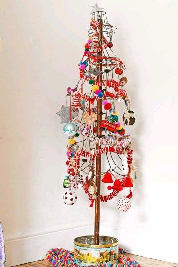 Dishfunctional Designs: Unique and Unusual Christmas Trees! Unusual Christmas Tree Toppers, Unusual Christmas Decorations, Unusual Christmas Trees, Tree Display, Mid Century Modern Christmas, Map Ornaments, Alternative Christmas, Homemade Christmas Decorations, Alternative Christmas Tree