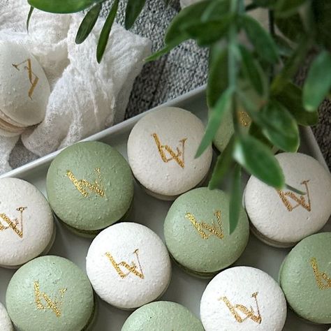 Baked by Joyce on Instagram: "🤍Handpainted Wedding Macarons🤍  These handpainted monogrammed macarons are custom designed for a beautiful couple promising forever with each other.   These monogrammed wedding macarons feature the initials of the bride and groom in edible gold luster paint. ✨🖌️ They were filled with lychee buttercream.   Products used: - @halopantry lychee flavoring - @bakell edible luster dust in super gold; save 20% with promo JOYCE20 - @wiltoncakes gel food color in violet and white - @nordicware aluminum baking sheet - @bluediamond almond flour - @chsugar granulated sugar - @judeesfromscratch egg white powder  #macaron #macarons #italianmacarons #swissmacarons #frenchmacarons #macaronsofinstagram #macaronslady #macaronslady_usa #macaronsofinstagram #foodstyling #foodst Green And Gold Macarons, Lychee Buttercream, Veggie Apps, Green Macarons, Macaroons Wedding, Egg White Powder, Gold Macarons, Custom Macarons, Italian Macarons