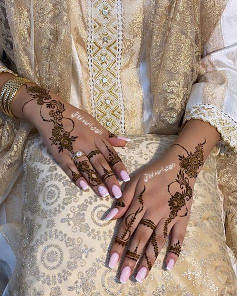 Henna Designs Both Hands, Simple Henna Design, Henna Tattoo Design, Henna Designs Simple, Henne Tattoo, Henna Flower Designs, Simple Henna Designs, Cute Henna Designs, Tattoos Henna