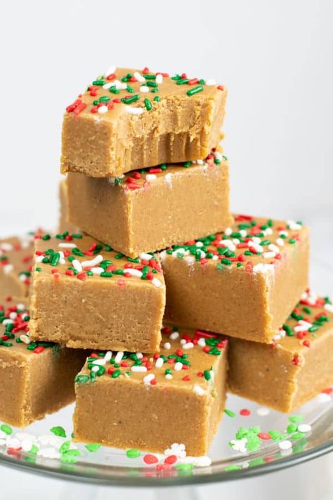 Homemade Toffee, Best Christmas Desserts, Averie Cooks, Kitchen Smells, Cooking Homemade, Recipes Appetizers And Snacks, Holiday Cookie Recipes, Christmas Food Desserts, Homemade Candies