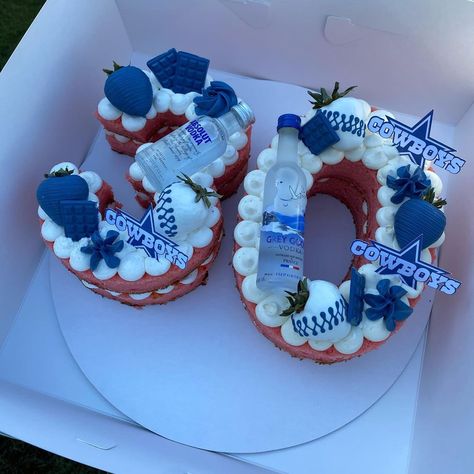 Dallas Cowboy Cake For Men, Dallas Cowboys Theme Party, Dallas Cowboys Party Ideas, Dallas Cowboys Cupcakes, Cowboys Birthday Cake, Infused Cupcakes Recipes, Dallas Cowboys Birthday Cake, Dallas Cowboys Birthday Party, Cowboys Cake