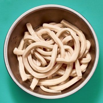 Diy Pasta Noodles, Udon Noodles Recipe, Fried Udon, Beef Snacks, Yaki Udon, Udon Noodle Soup, Diy Pasta, Pasta Noodle Recipes, Macaroni Noodles