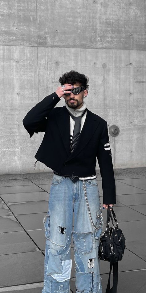 Men Cropped Blazer, Cropped Blazer Outfit Men, Y2k Outfits Street Styles Men, Kpop Outfit Men, Y2k Fashion Guys, Streetstyle Outfit Men, Y2k Outfits For Men, Cyberpunk Style Outfit, Sick Outfit