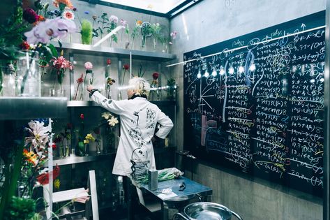 Science Laboratory Aesthetic, Botanical Laboratory, Botany Lab, Science Academia, Ancient Tattoo, Ikebana Flower, Home Greenhouse, Ikebana Flower Arrangement, Flower Artists