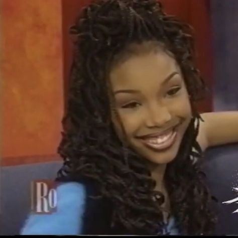 Moesha Short Braids, Brandy Norwood Pfp, Brandy Icons, Brandy Braids 90s, Brandy Norwood 90s, Brandy Singer, Brandy 90s, Brandy Braids, 2000s Makeup Looks