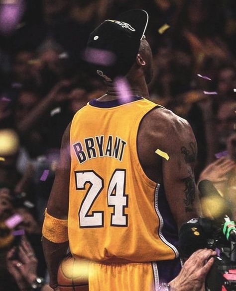 Rest in peace Gianna Bryant and @kobebryant 1978 - 2020, an excellent basketball player for the #Lakers and great father. #legend #BlackMamba #KobeBryant Kobe Bryant Iphone Wallpaper, Kobe Bryan, Kobe Bryant Quotes, Kobe Bryant Poster, Michael Jordan Pictures, Basket Nba, Kobe Bryant Pictures, Kobe Bryant Black Mamba, Lakers Kobe Bryant