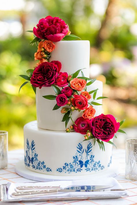 Colorful Church Wedding Celebrated with Mexican Culture | California Wedding Day Mexican Wedding Cupcakes, Hacienda Wedding Theme, Salvadoran Wedding Traditions, Mexican Inspired Wedding Cake, Mexican Style Wedding Cake, Mexican American Wedding Theme, Mexican Style Cake Ideas, Guatemalan Wedding Traditions, Mexican Theme Wedding Cake