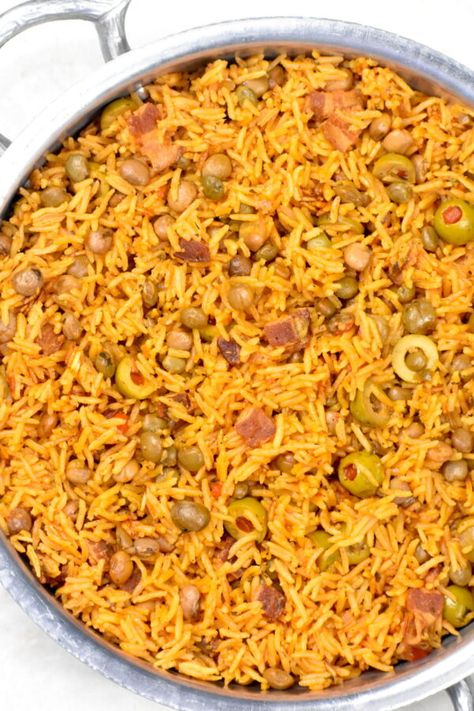 Arroz con Gandules - GypsyPlate Side Dishes For Chicken Wings, Arroz Con Gandules Puerto Rican, Arroz Con Gandules Recipe, Rice And Pigeon Peas, Chicken Wings Recipes, Puerto Rican Rice, Sofrito Recipe, Steak And Onions, Puerto Rican Dishes