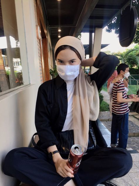 Casual Hijab, Self Portrait Photography, Hijab Ootd, Casual Hijab Outfit, Hijab Girl, Turban Style, Hair Cover, Outfit Hijab, Ootd Hijab