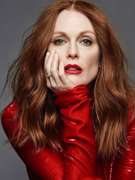 Julianne Moore Julianna Moore, Juliana Moore, Julian Moore, Beautiful Red Hair, Long Red Hair, Julianne Moore, Face Photography, Red Hair Color, Long Red