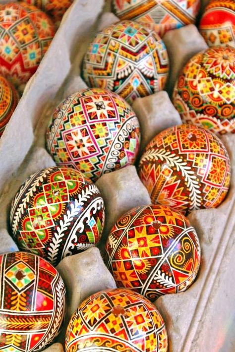 Traditional 'pysanky', or Ukrainian Easter eggs, that I made in the year 2013 (Made and photographed by Dave Melnychuk) Ukraine Eggs, Pysanka Eggs, Pysanky Eggs Pattern, Ukrainian Eggs, Carved Eggs, Painted Eggs, Ukrainian Easter, Pysanky Eggs, Ukrainian Easter Eggs