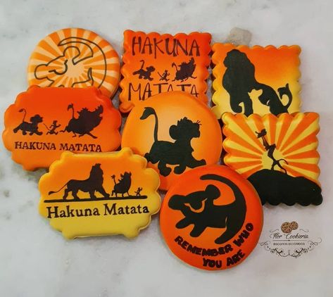 Flor cookieria on Instagram: “HAKUNA MATATA! Em clima de Rei Leão. Amo esse tema. 🦁🐗🦡” Roi Lion, Lion Guard, Baby Birthday Party, 2nd Birthday Parties, Baby Birthday, Lion King, 2nd Birthday, Sugar Cookies, Cookies Et Biscuits