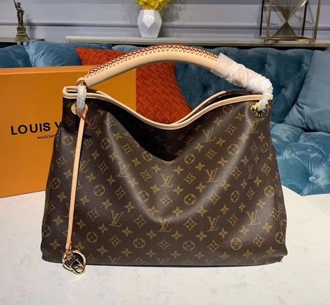 Louis Vuitton Monogram Canvas Artsy MM M44869 Louis Vuitton Artsy Mm, Mm Monogram, Inspired Handbags, Louis Vuitton Artsy, Lv Monogram, Iconic Bags, Canvas Handbags, Color Dorado, Evening Clutch Bag