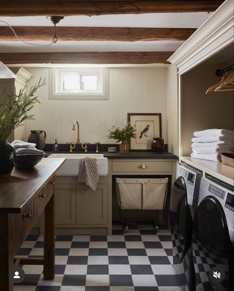 Traditional Utility Room, English Style Laundry Room, Spanish Revival Laundry Room, Modern Cottage Interior Bedrooms, Modern Cottage Interior Kitchen, Pedestal Laundry, Modern Cottage Interior Living Room, Cottagecore Laundry Room, Cottage Interiors Bedroom