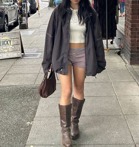 Winter Shorts Outfits Boots, Boots With Outfits, Knee High Boots Shorts Outfit, High Knee Brown Boots Outfit, Winter Fit Boots, Tall Boots Shorts Outfit, Brown Suede Boots Outfit Fall, Long Boots With Shorts, Big Boots Outfit Aesthetic