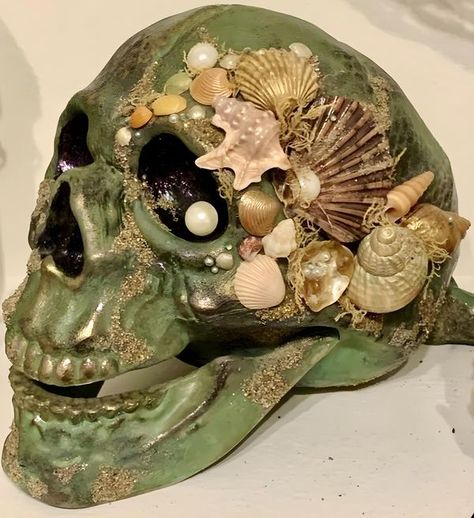 Mermaid Skull, Decorated Skulls, Mermaid Pirate, Witch Hut, Cow Skull Art, Props Ideas, Dark Mermaid, Skull Crafts, Tiki Decor