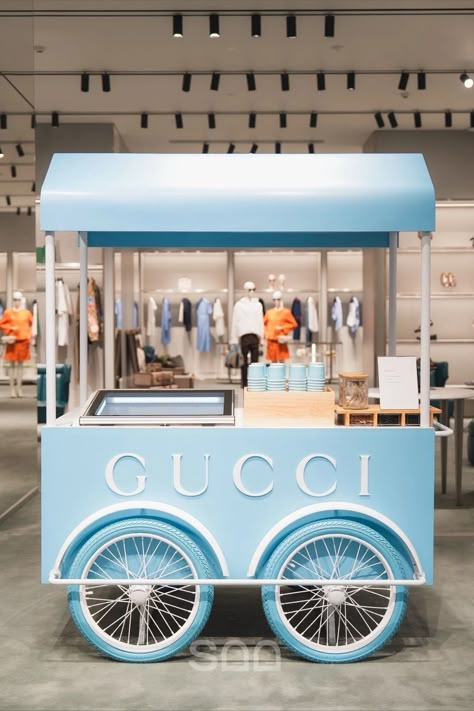 Gucci Lido Ice Cream Activation, Siam Paragon Bangkok. Cute Food Cart, Pop Up Cafe Design, Pop Up Activation, Ice Cream Pop Up, Ice Cream Booth Design, Brand Pop Up, Fashion Booth Design, Ice Cream Cart Design, Gucci Ice Cream